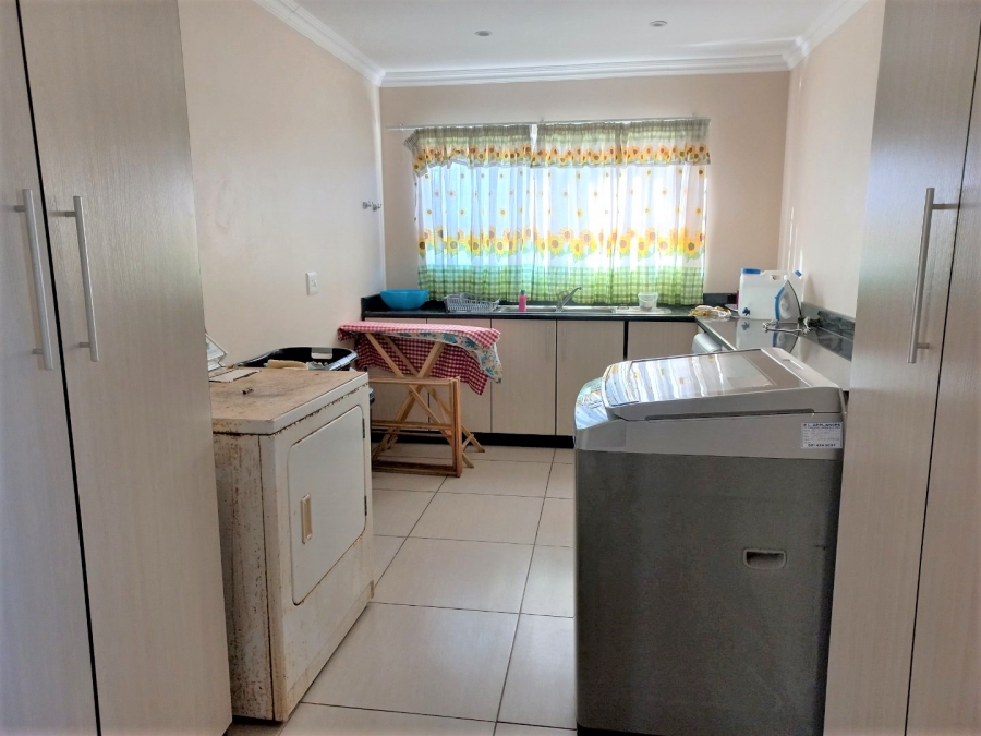 To Let 4 Bedroom Property for Rent in Kidds Beach Eastern Cape